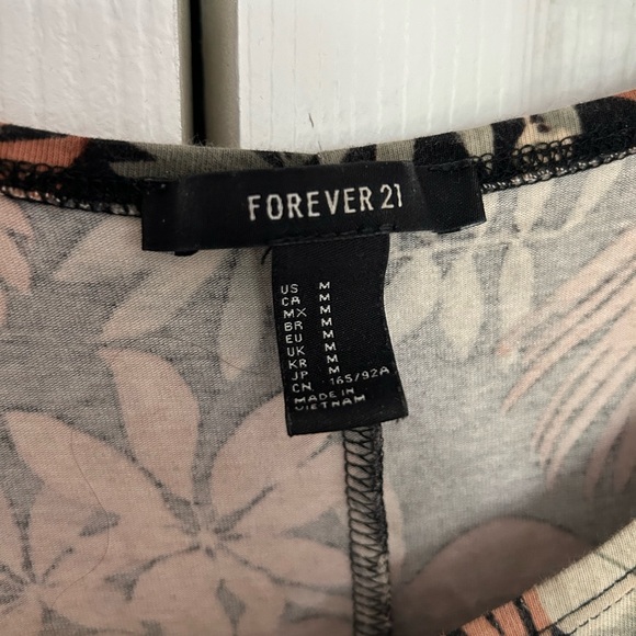 Women’s Tropical Dress - EUC - Picture 3 of 3